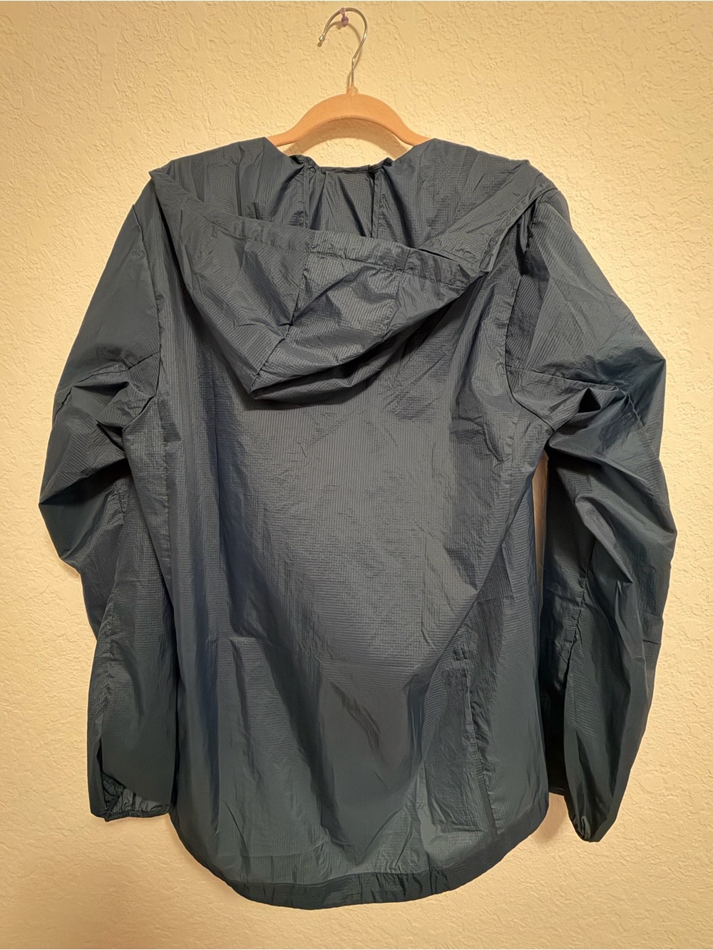 Patagonia Men’s Slate Blue Hooded Windbreaker - Picture 6 of 6